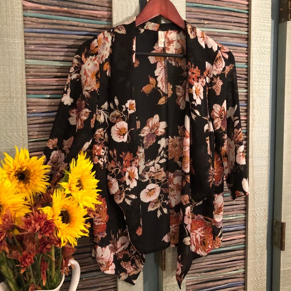 Fall floral blazer 🌻🍂 - Picture 2 of 5